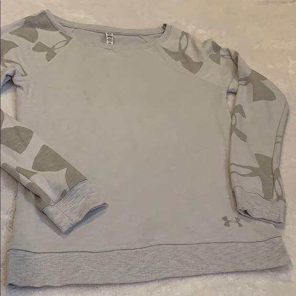 Under Armour Tops - Women’s Under Armour Sweatshirt